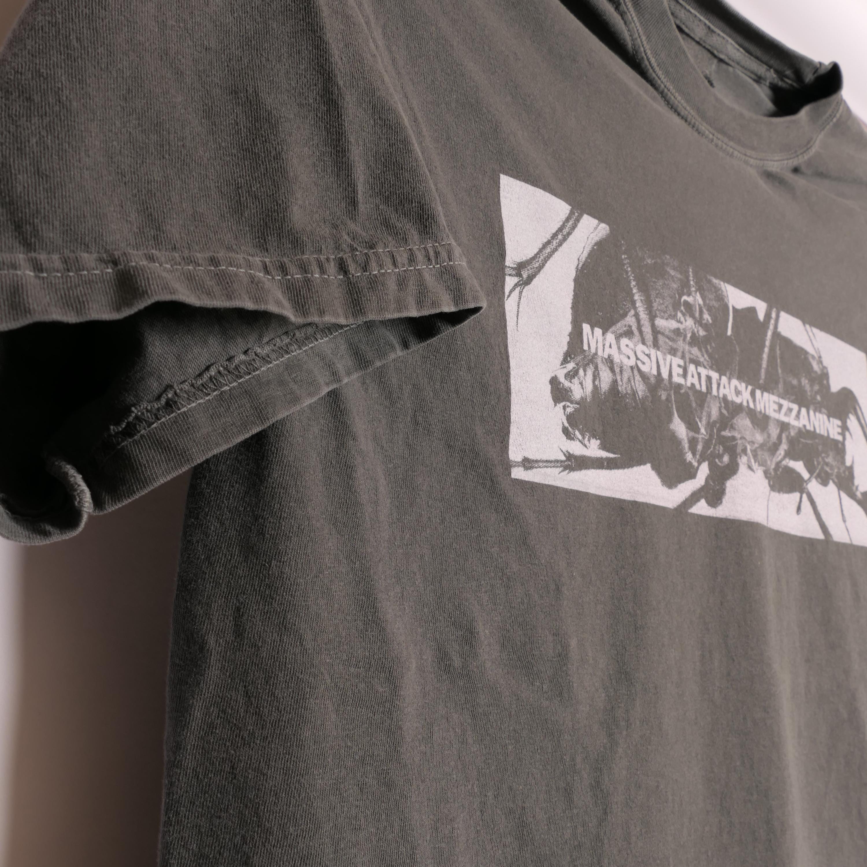 Massive Attack Mezzanine Band Tee English Trip Hop Collective Bristol England Alternative Tour Unfinished Sympathy Ultra Faded Xl (2)