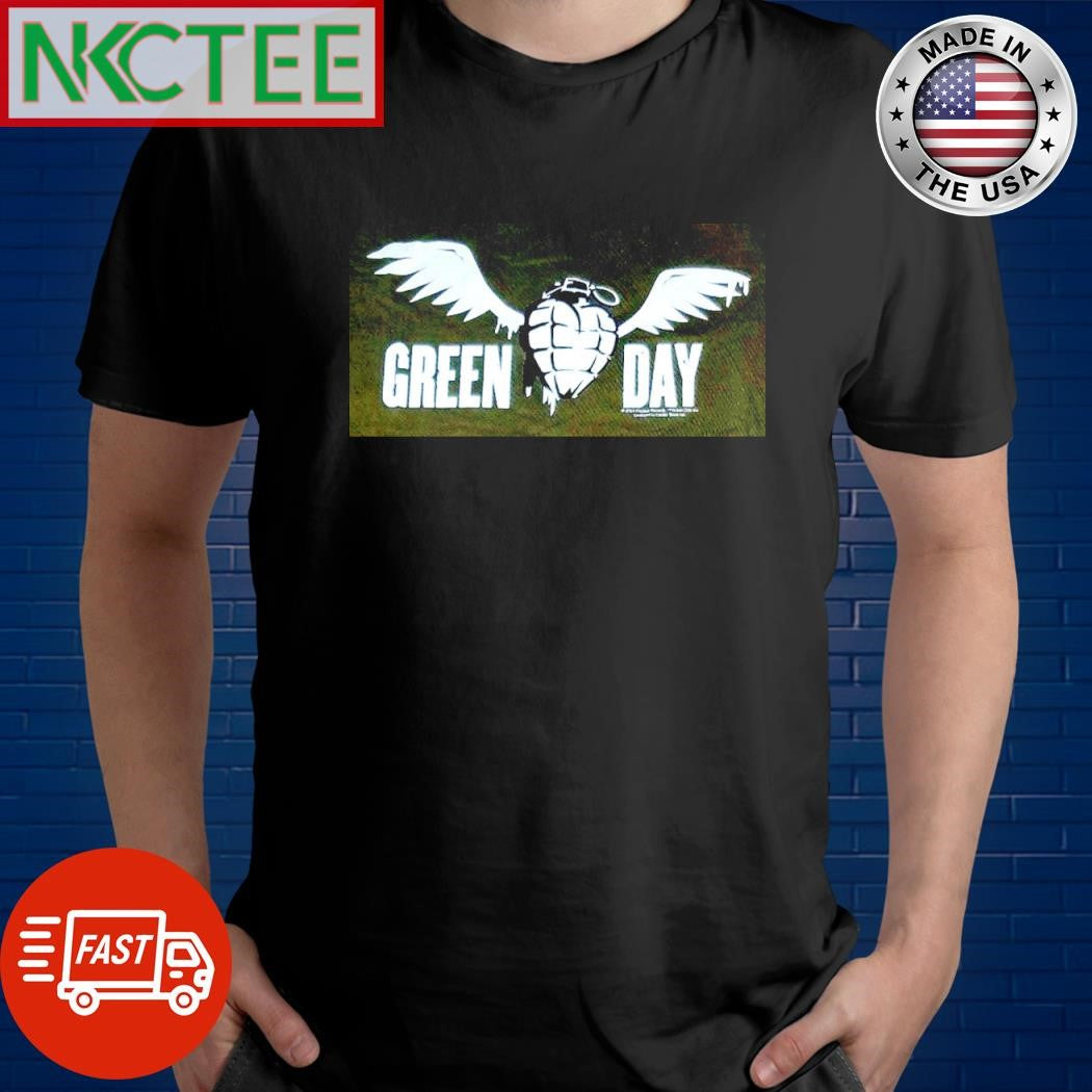 Billie Eilish wear green day shirt