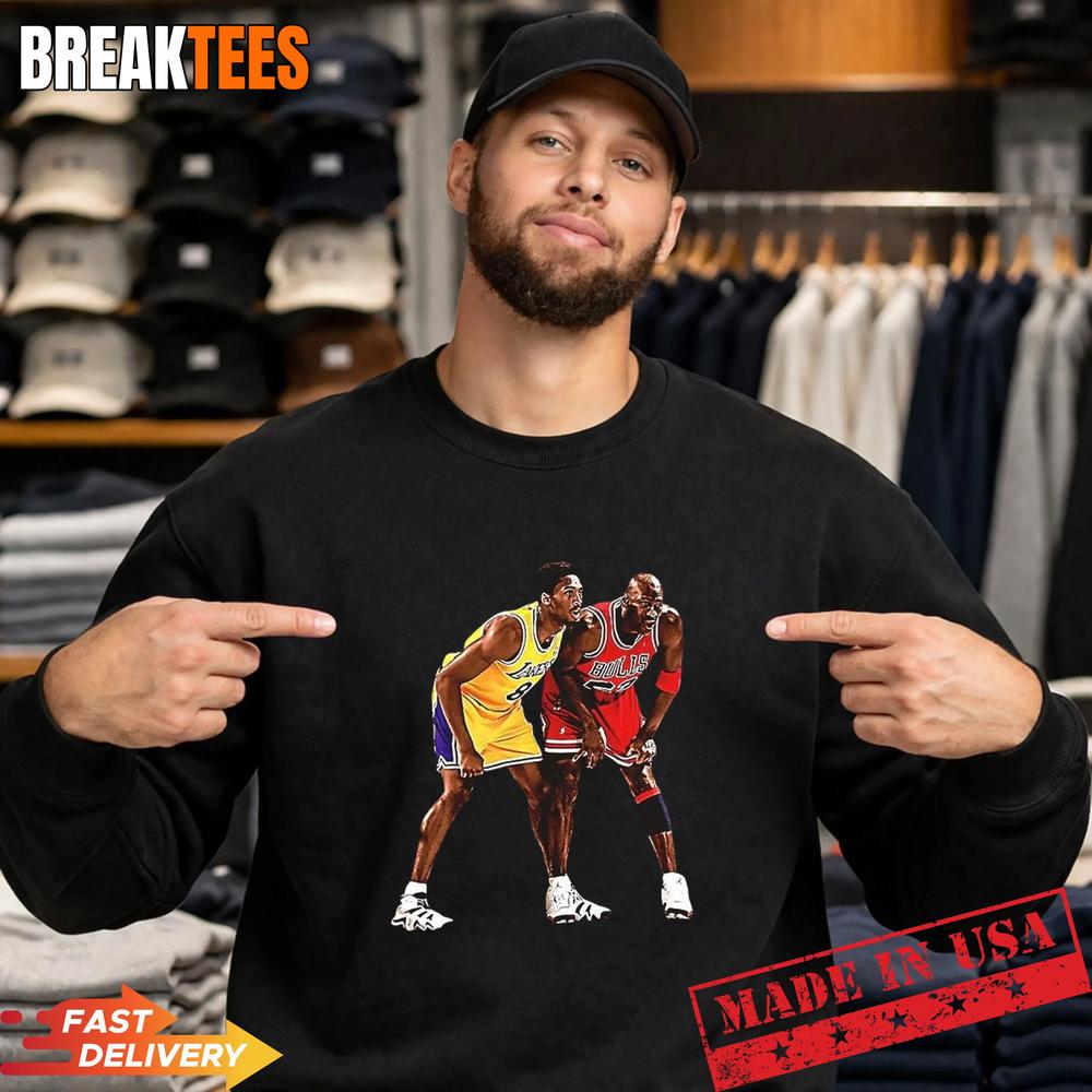 Michael Jordan vs Kobe Bryant a clash of NBA legends T-Shirt