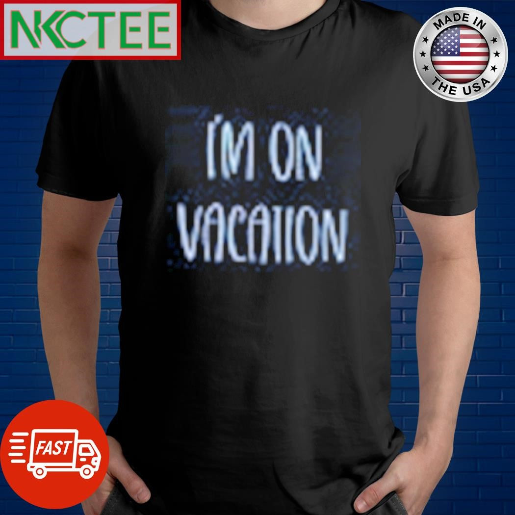 Top I’m on vacation graphic shirt