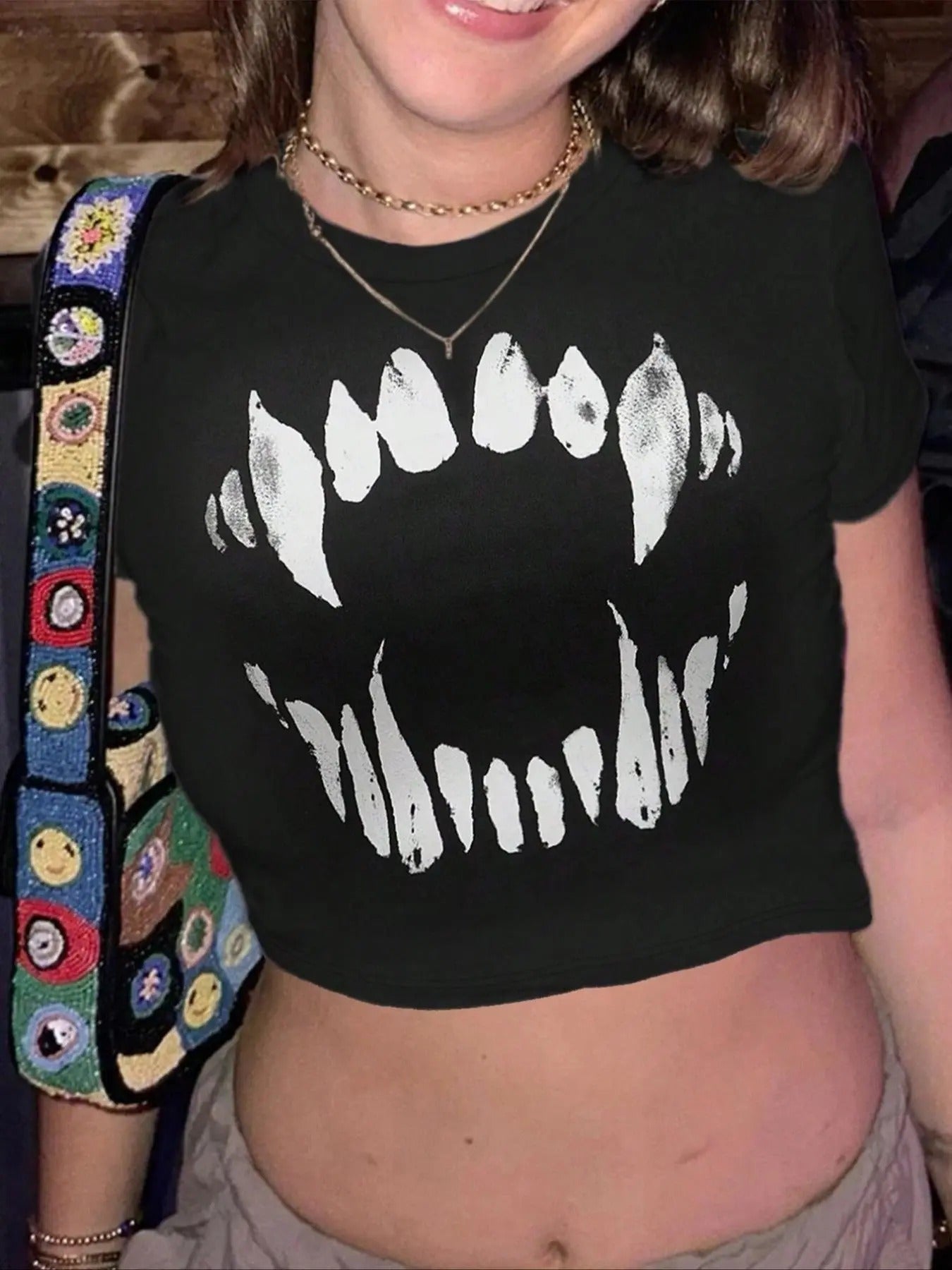 Women'WB shield Halloween Teeth Print Round Neck Short Sleeve Crop Tee, Fashion Casual Crew Neck T-shirt for Daily Holiday Vacation Outdoor Wear, Women Tops for Summer