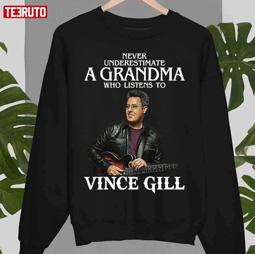 Retro Never Underestimate A Woman Who Listens To Vince Gill Unisex T-Shirt