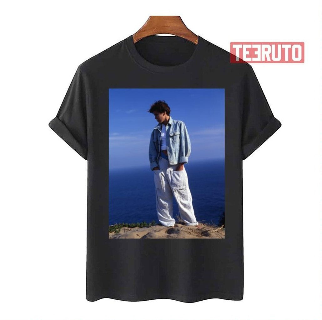 Mora Singer Graphic Unisex T-Shirt