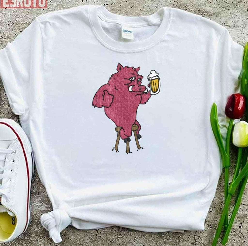 Beer Drinking Razorback Hog Vintage Unisex T-Shirt
