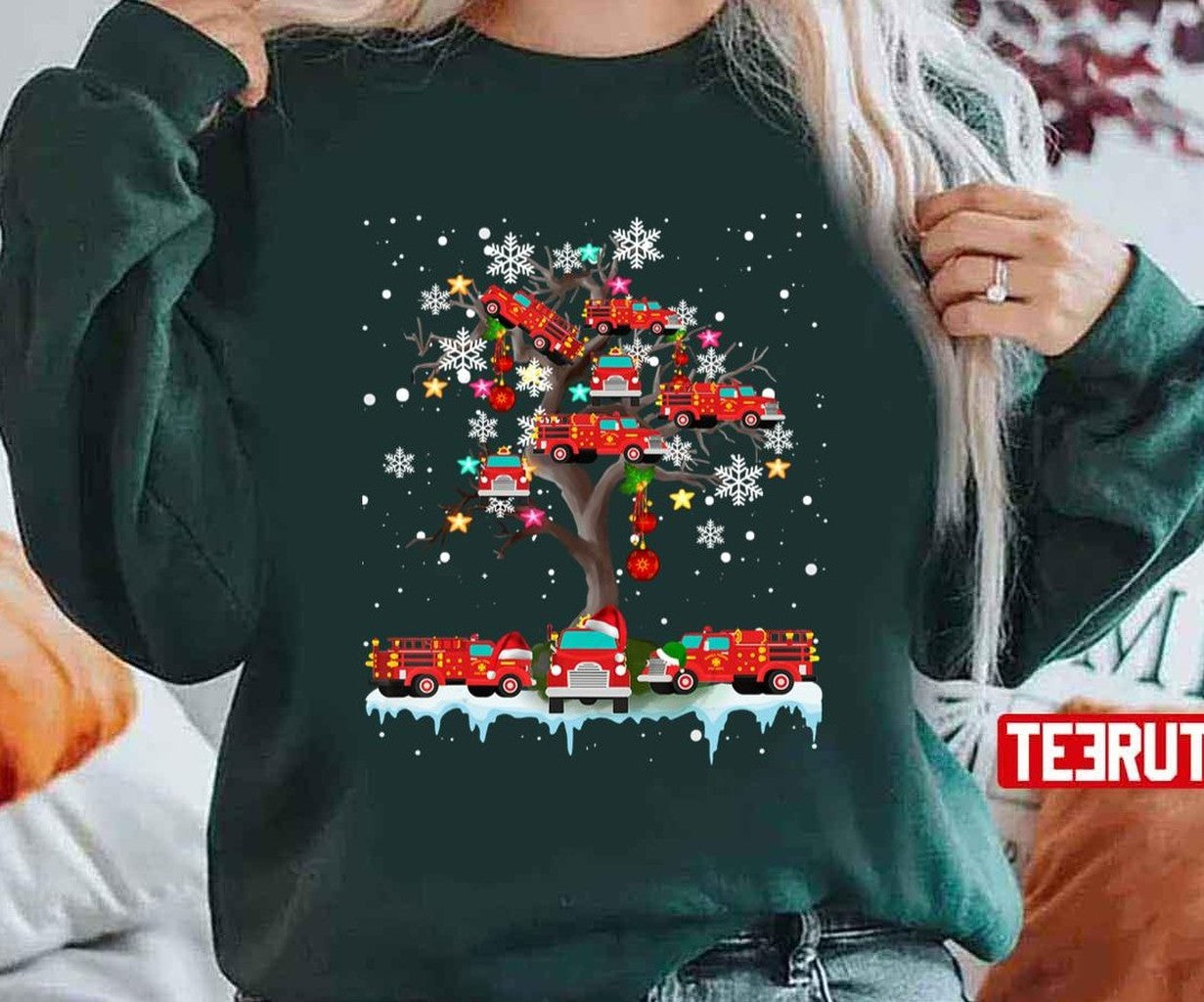 Snowflakes Christmas Fire Truck On Tree Santa Firefighter Lover Gifts Unisex T-Shirt