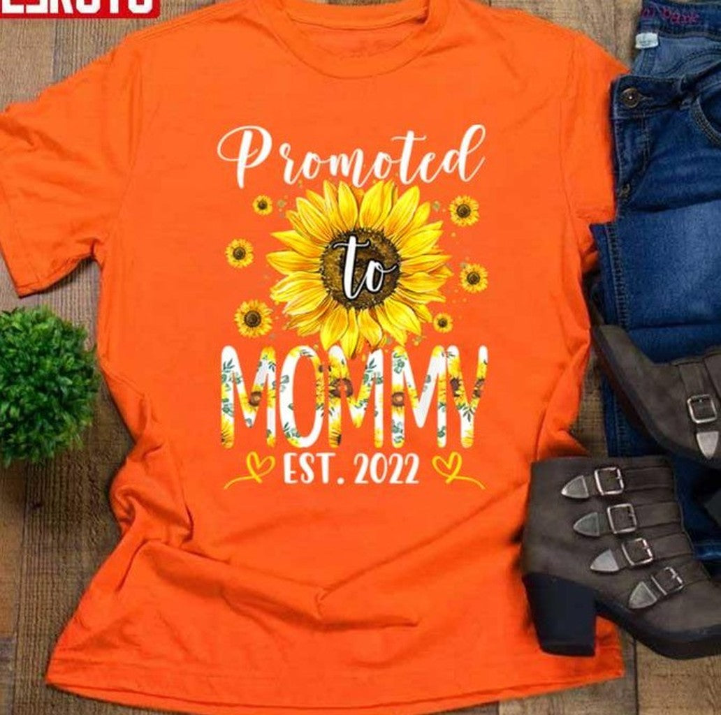 Promoted To Mommy Est 2022 Sunflower Women T-Shirt