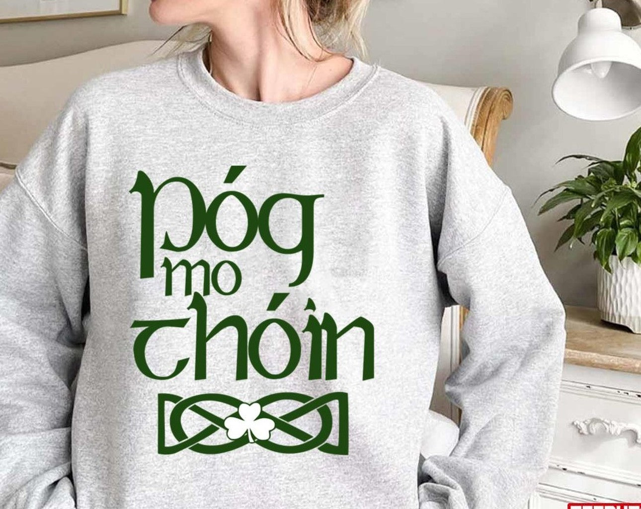 Póg Mo Thóin St Patricks Day Unisex Sweatshirt