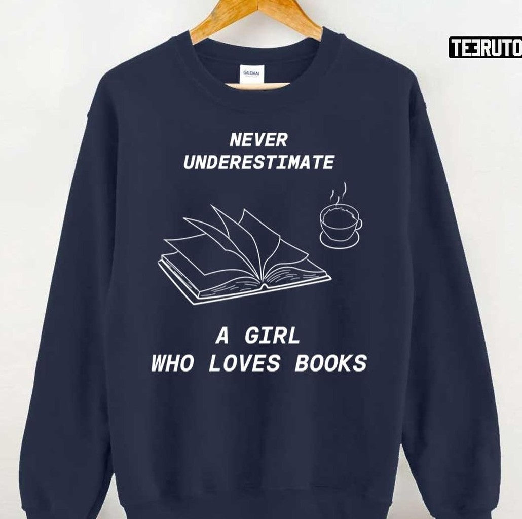 Never Underestimate A Girl Who Loves Books Unisex T-Shirt
