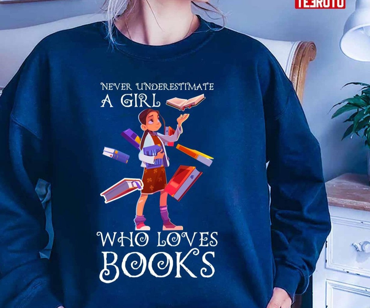 Never Underestimate A Girl Who Loves Books Funny Quotes Unisex T-Shirt