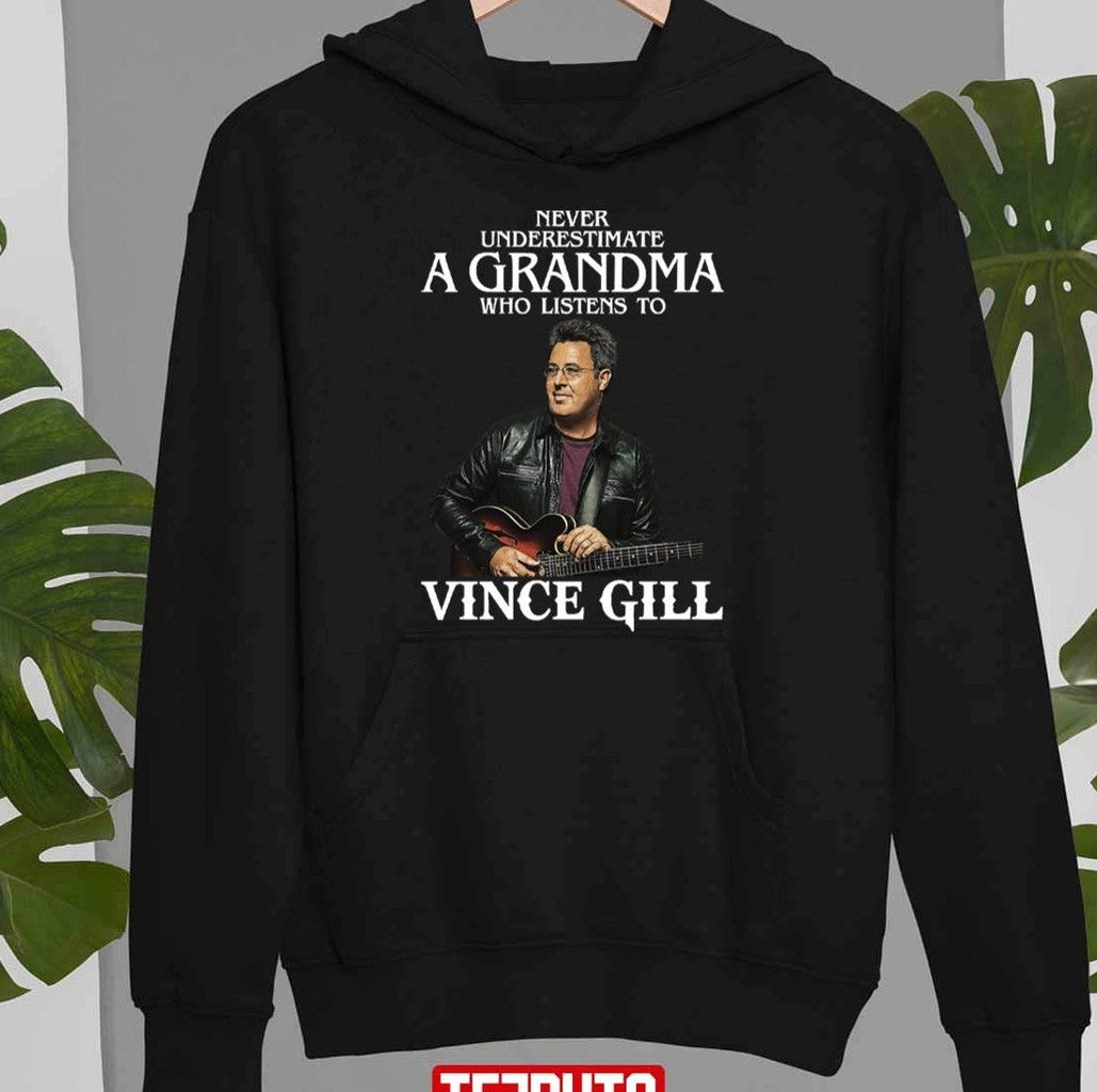 Retro Never Underestimate A Woman Who Listens To Vince Gill Unisex T-Shirt