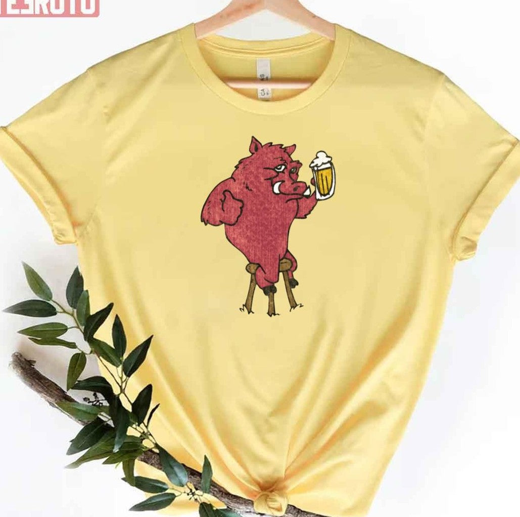 Beer Drinking Razorback Hog Vintage Unisex T-Shirt
