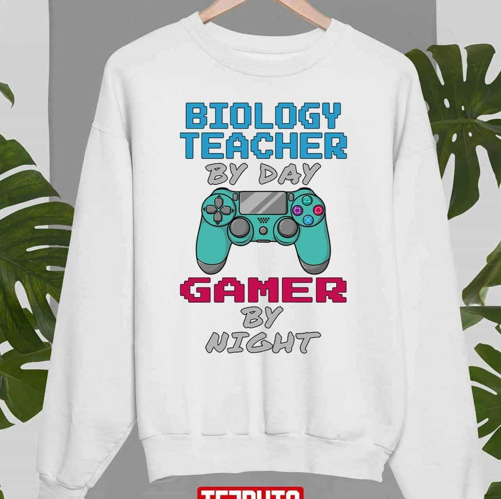 National Teacher Day Biology Teacher By Day Gaming By Night Graphic Unisex T-Shirt
