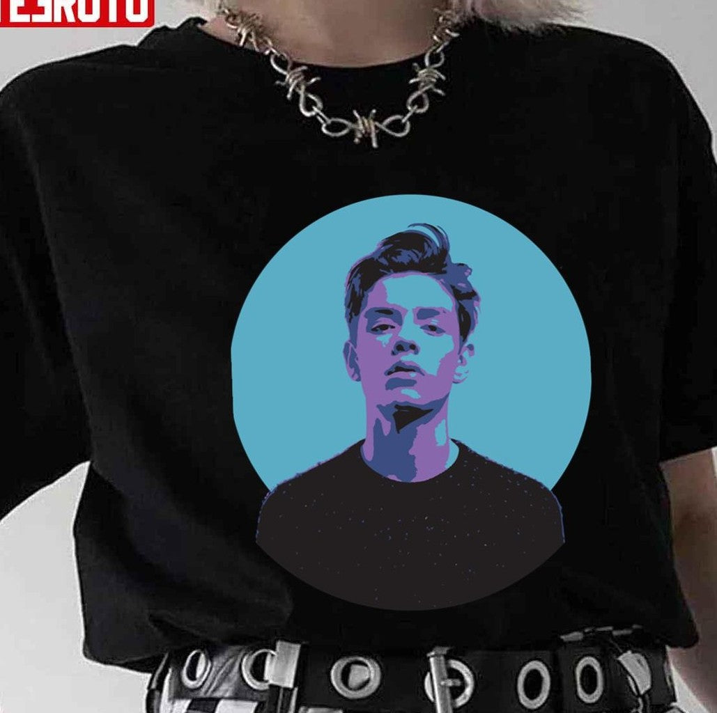 Best Louis Partridge Retro Unisex T-shirt