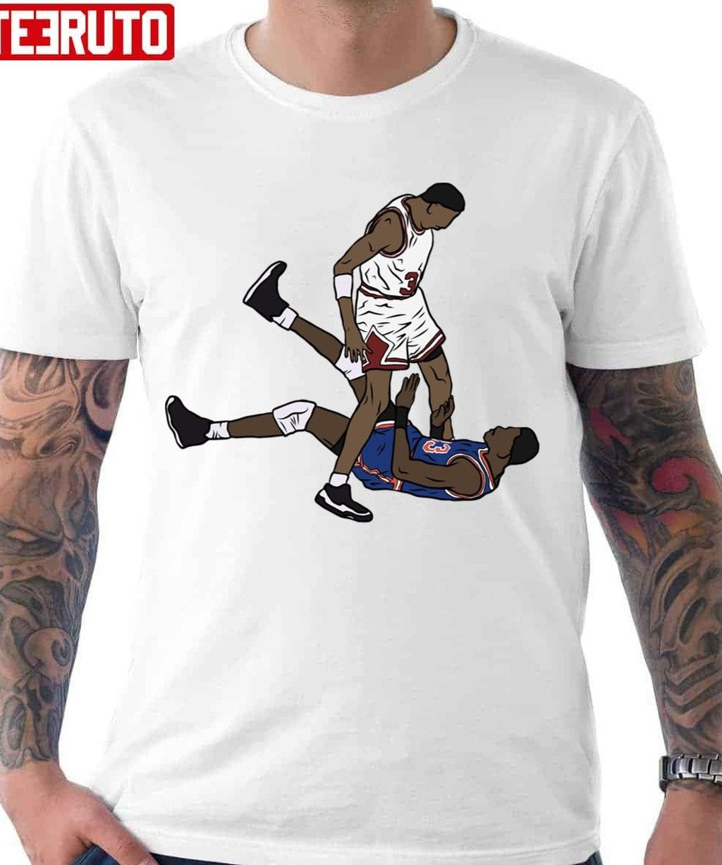 Scottie Pippen Standing Over Patrick Ewing Basketball Unisex T-Shirt