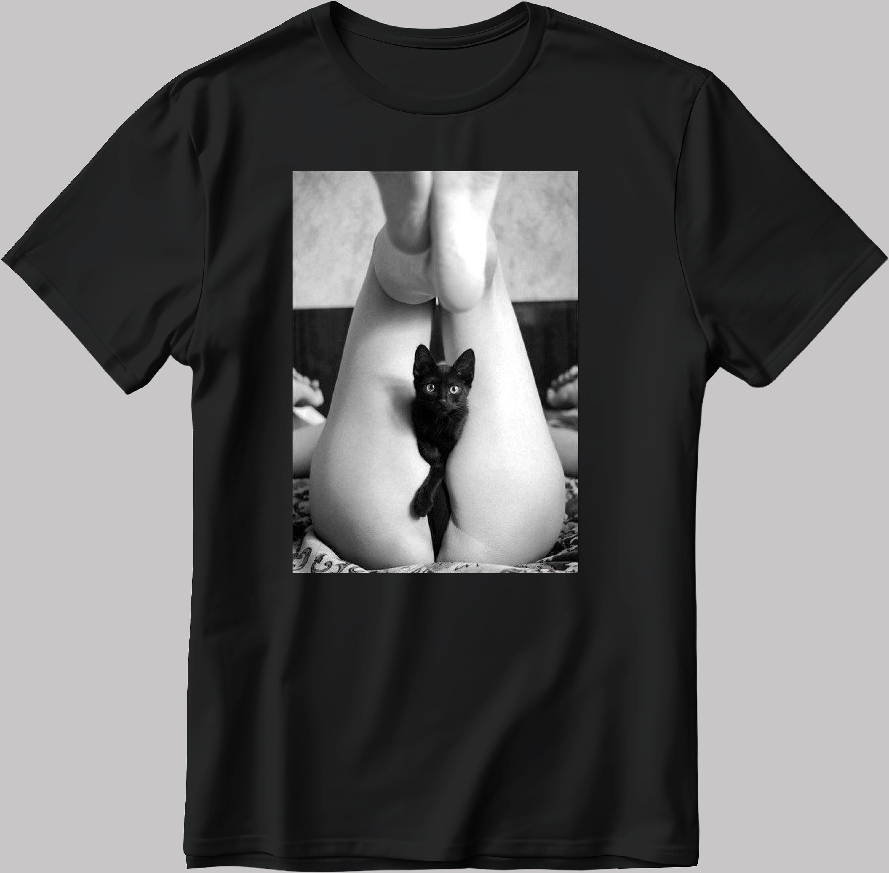 Sexy Leg, Pussy cat Cool Art Short Sleeve White-Black Men's / Women's T Shirt D374