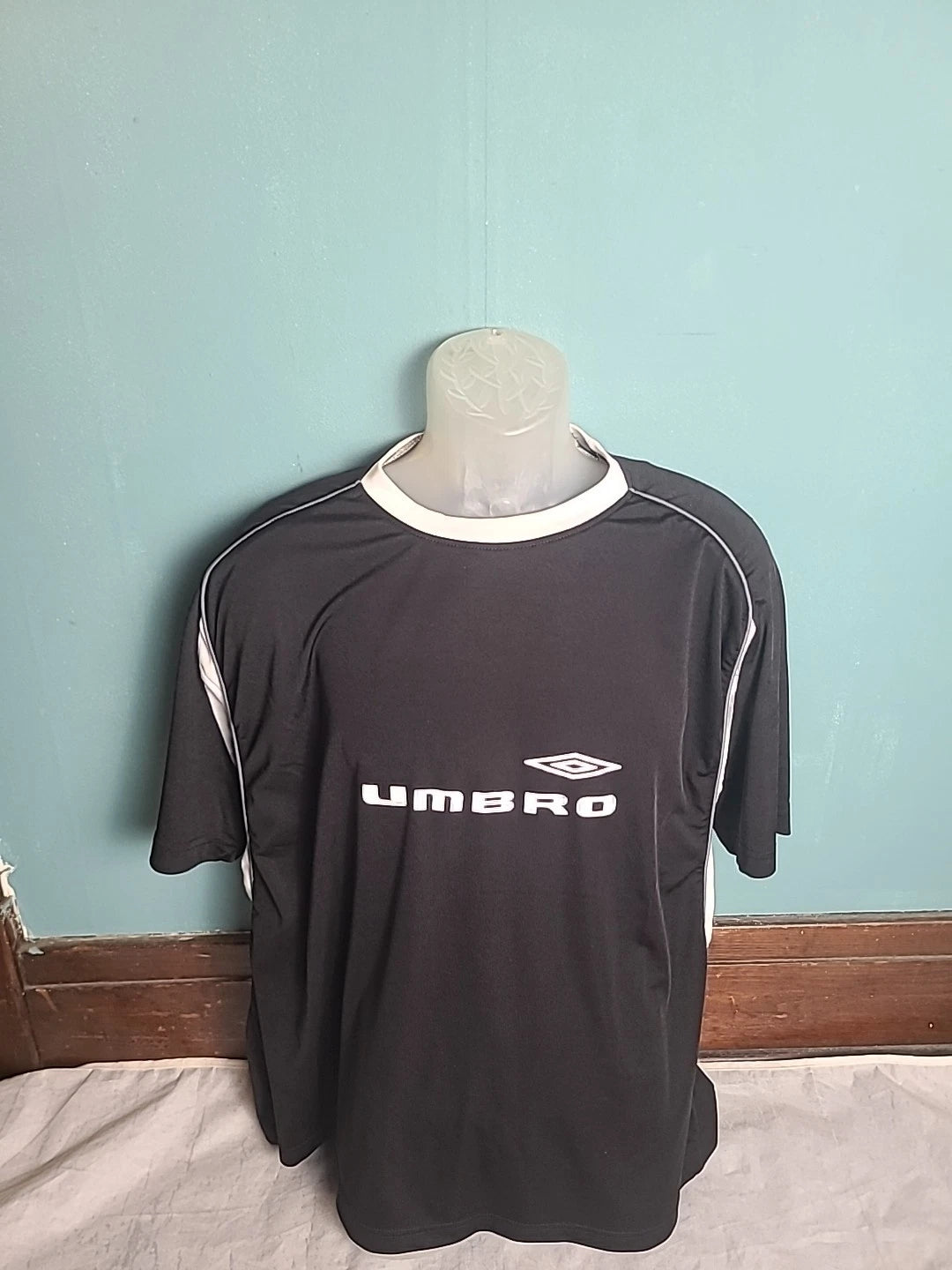 Umbro Black T-Shirt Tee Soccer Style Training Jersey Men's 2XL Gray Striped