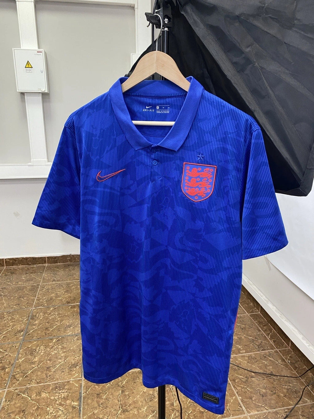 🏴󠁧󠁢󠁥󠁮󠁧󠁿 England 2021soccer jersey training rare retro hype Y2K size XL...