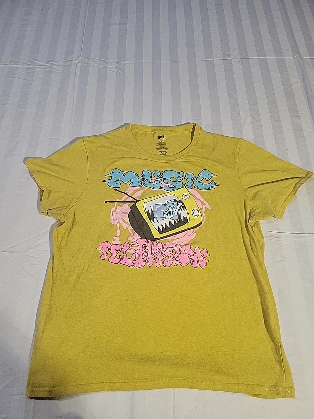 Y2K MTV Music Television T Shirt Yellow Size XL Graphic Tee
