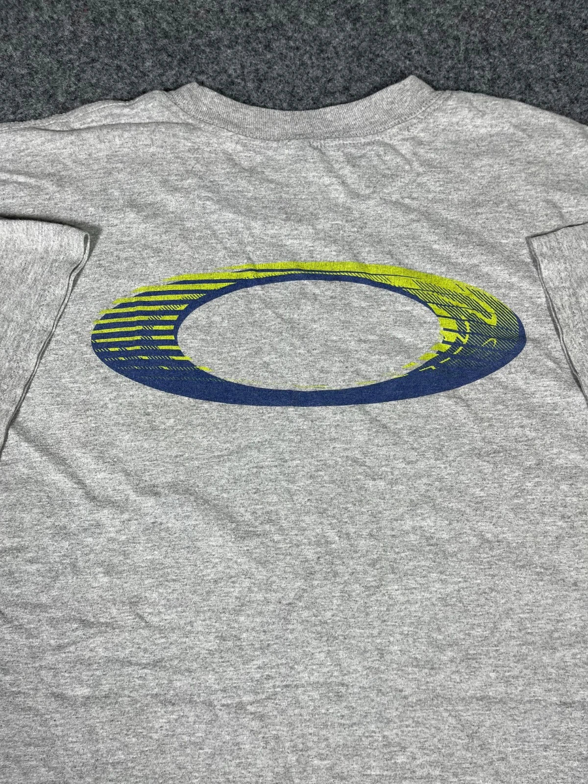 Vintage Y2K Oakley Tridimensional T-Shirt Gray Mens Size XL Streetwear