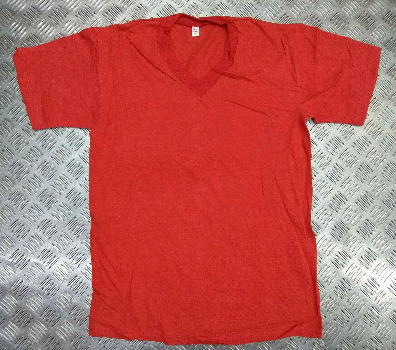 Genuine German 100% Cotton Red Short Sleeve V-neck T-shirt Medium, Baumhüter NEW