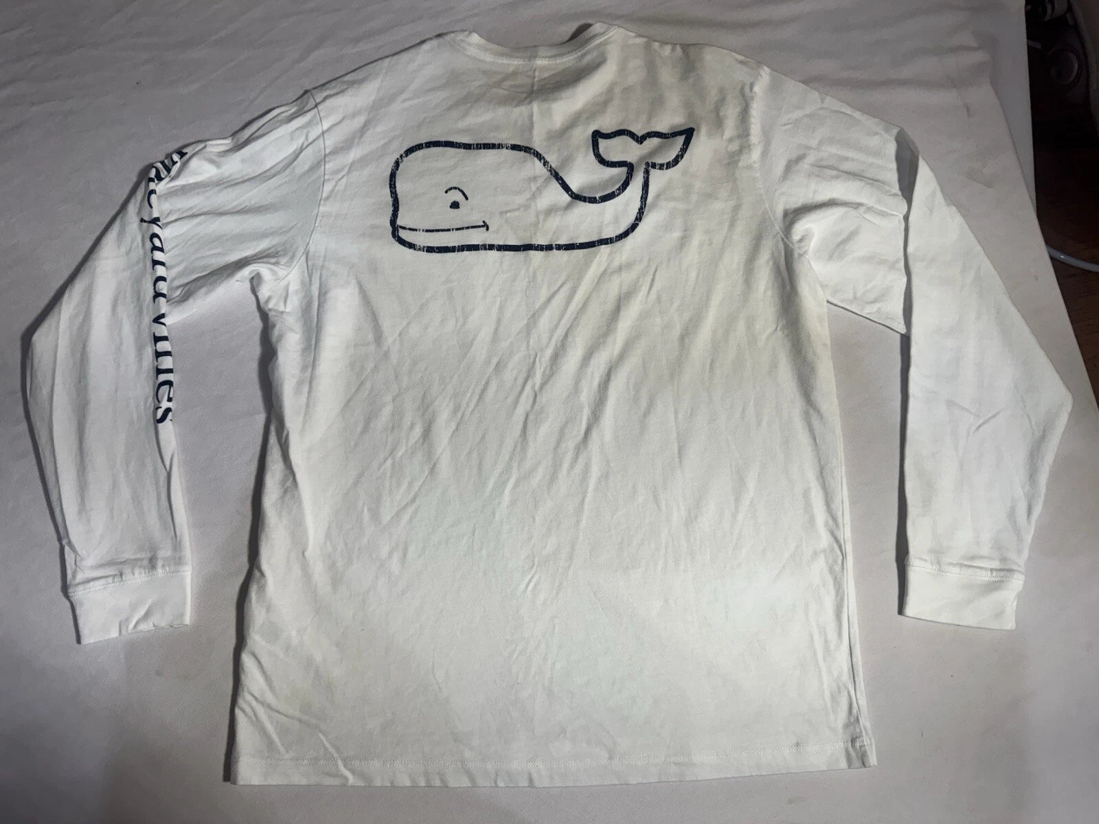 Vineyard Vines White w/ navy blue Whale Long Sleeve T-Shirt  Mens sz M