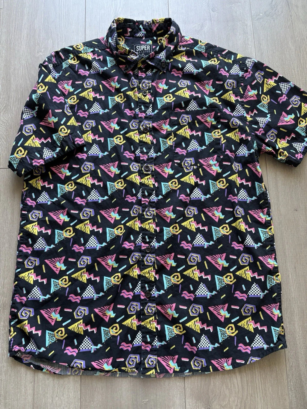 Super Massive men’s Shirt Size M