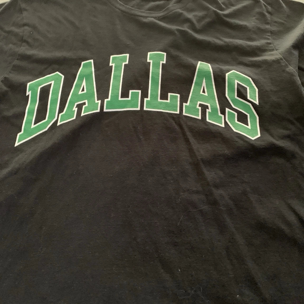 Gildan Men’s Black Dallas Graphic Print Crew Neck Short Sleeve T-Shirt L