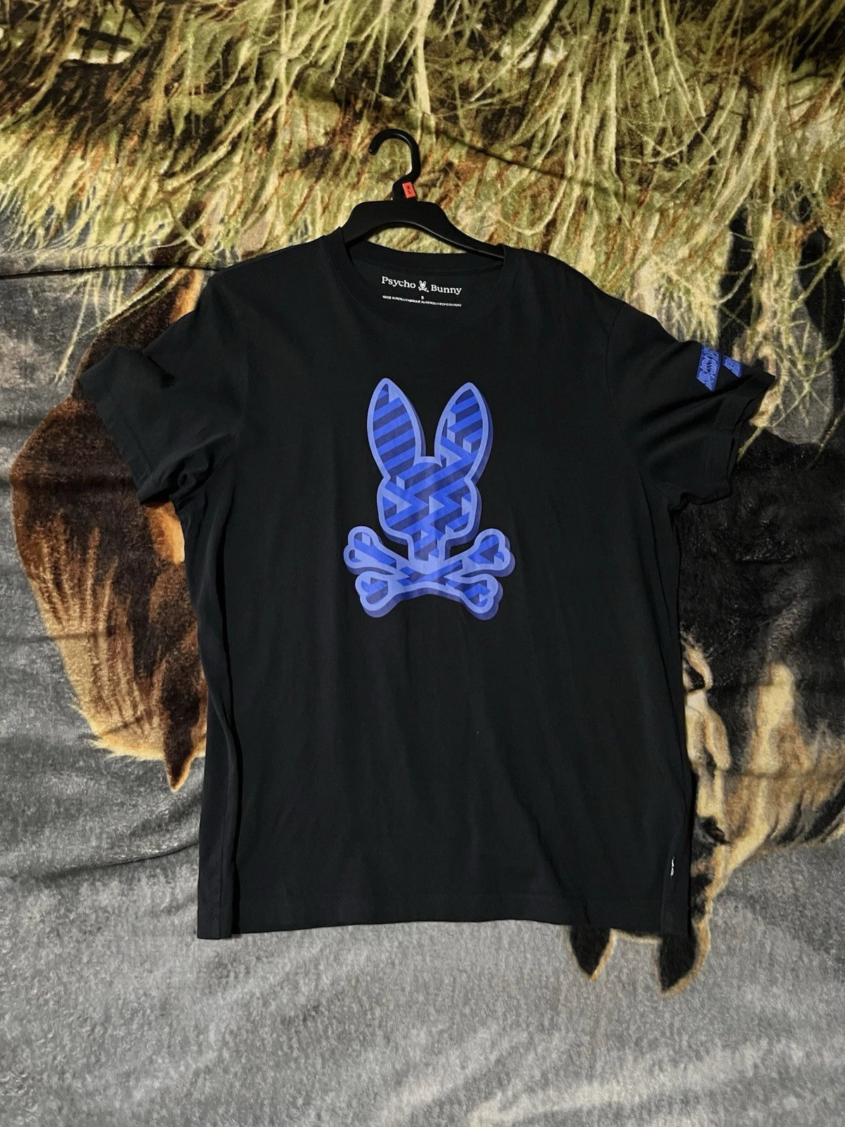 Pyscho Bunny Men's Tee Size 5 Logo