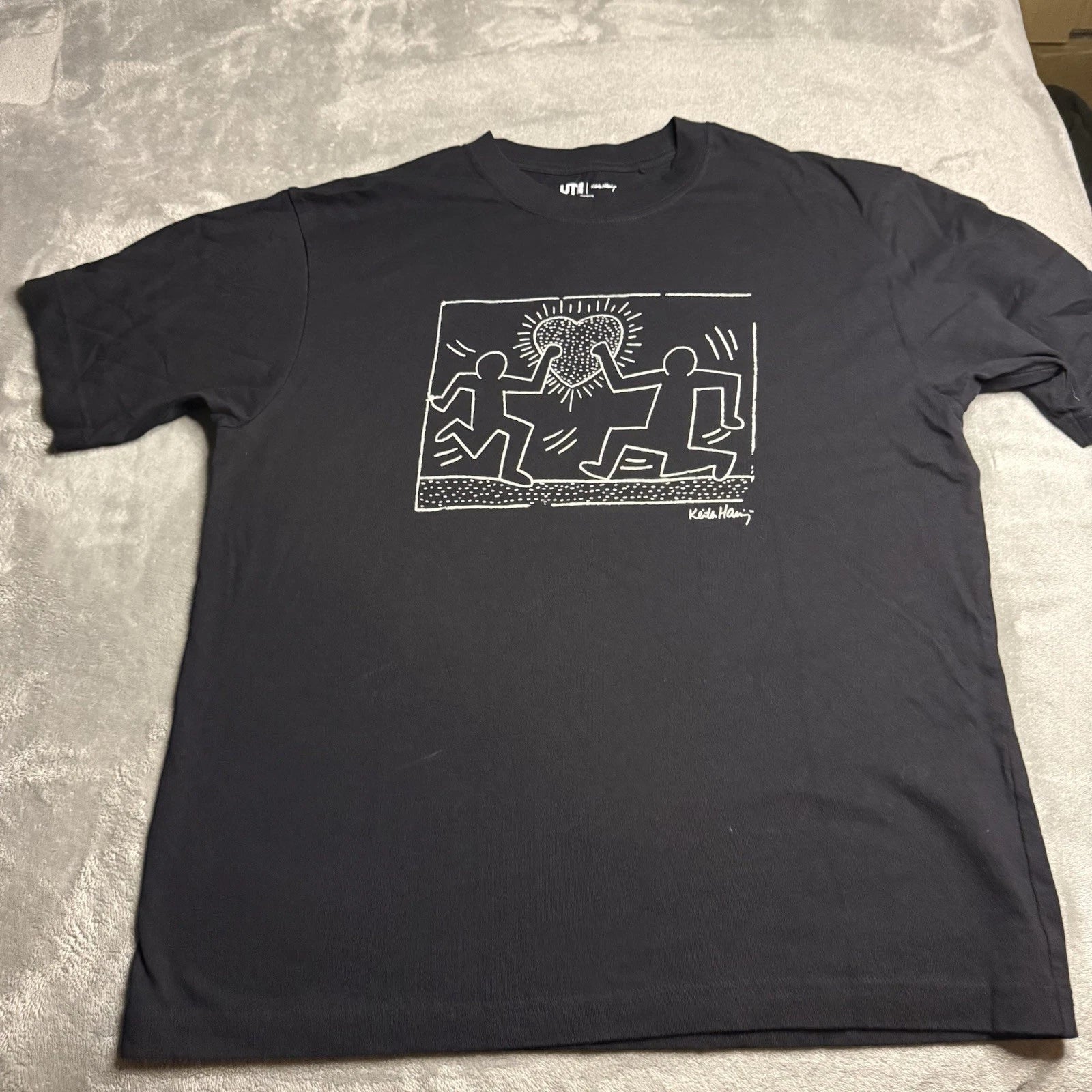 Uniqlo x Keith Haring Men Medium Graphic T-Shirt Heart Black Crew Neck Art