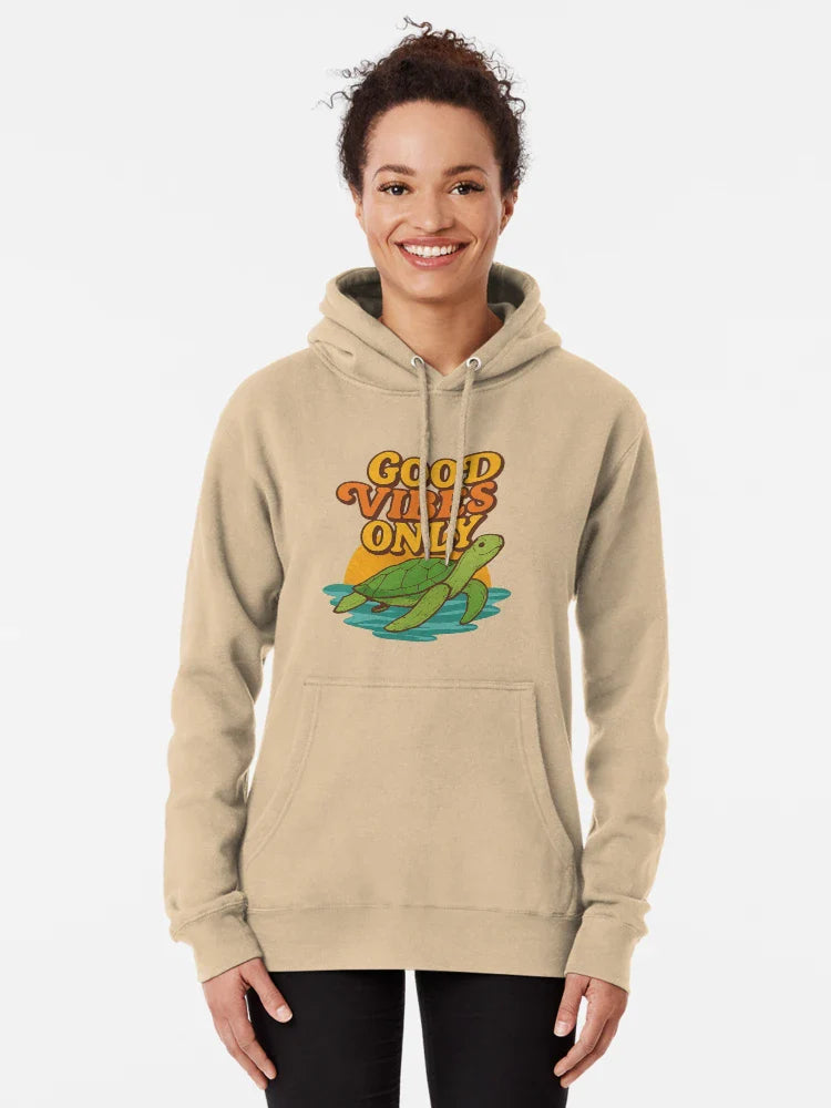 Good Vibes Only – Retro Summer Turtle Design Classic T-Shirt
