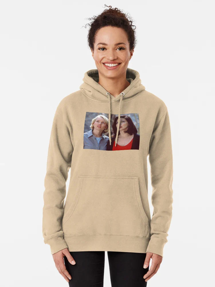 Mulholland Drive Poster – Naomi Watts & Laura Harring as Betty and Rita – Surreal Mystery Romance Print Classic T-Shirt