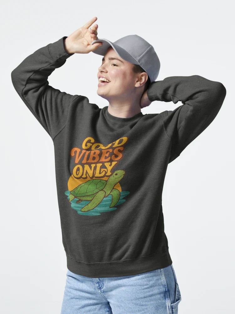Good Vibes Only – Retro Summer Turtle Design Classic T-Shirt